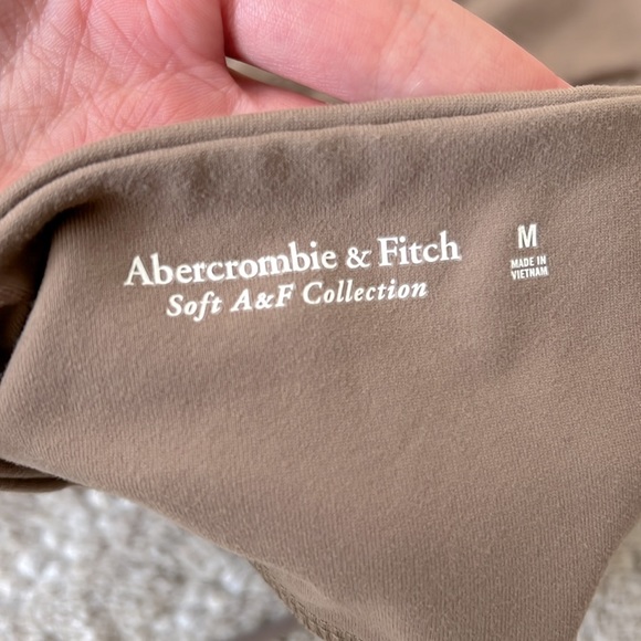 Abercrombie cut out Tank Top - Picture 3 of 3